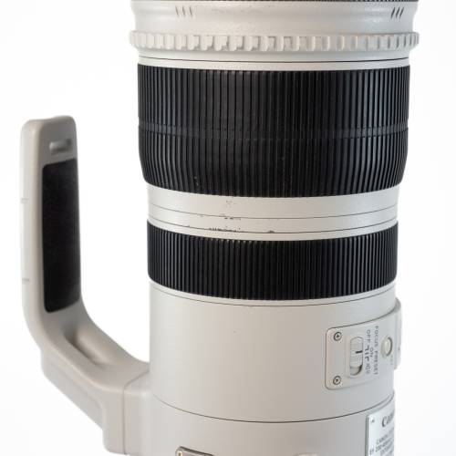 Canon EF 200-400mm f/4L IS USM Lens with Built-in 1.4x + Control Ring Mount Adapter EF-EOS R *A*