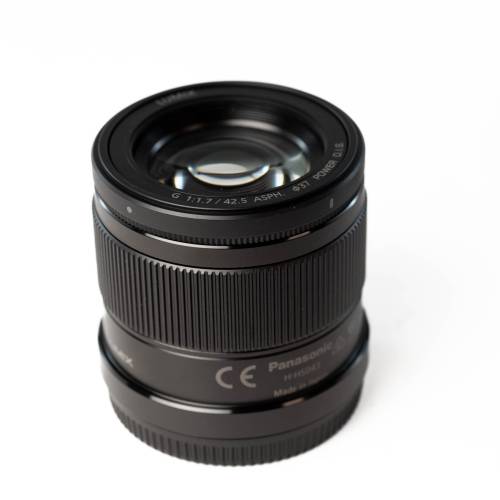 Panasonic Lumix G .5mm F1.7 ASPH Power OIS vs Olympus M.Zuiko