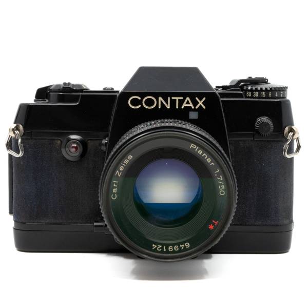 Contax 137 MA Quartz avec objectif Zeiss Planar 50mm f/1.7 T* - *A*