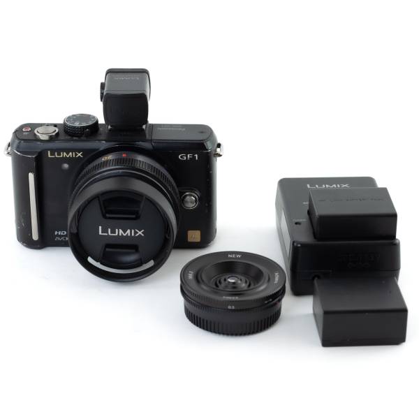 Panasonic Lumix GF1 + 20mm f/1.7 & VIseur Electronique - *A-*