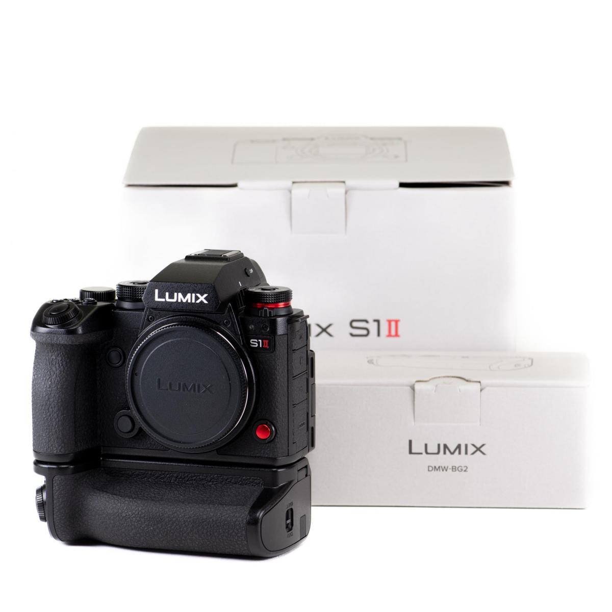 Panasonic Lumix S1 II and BG2 grip *A+*